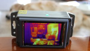 Portable Resene thermal imaging instrument displaying a live infrared view