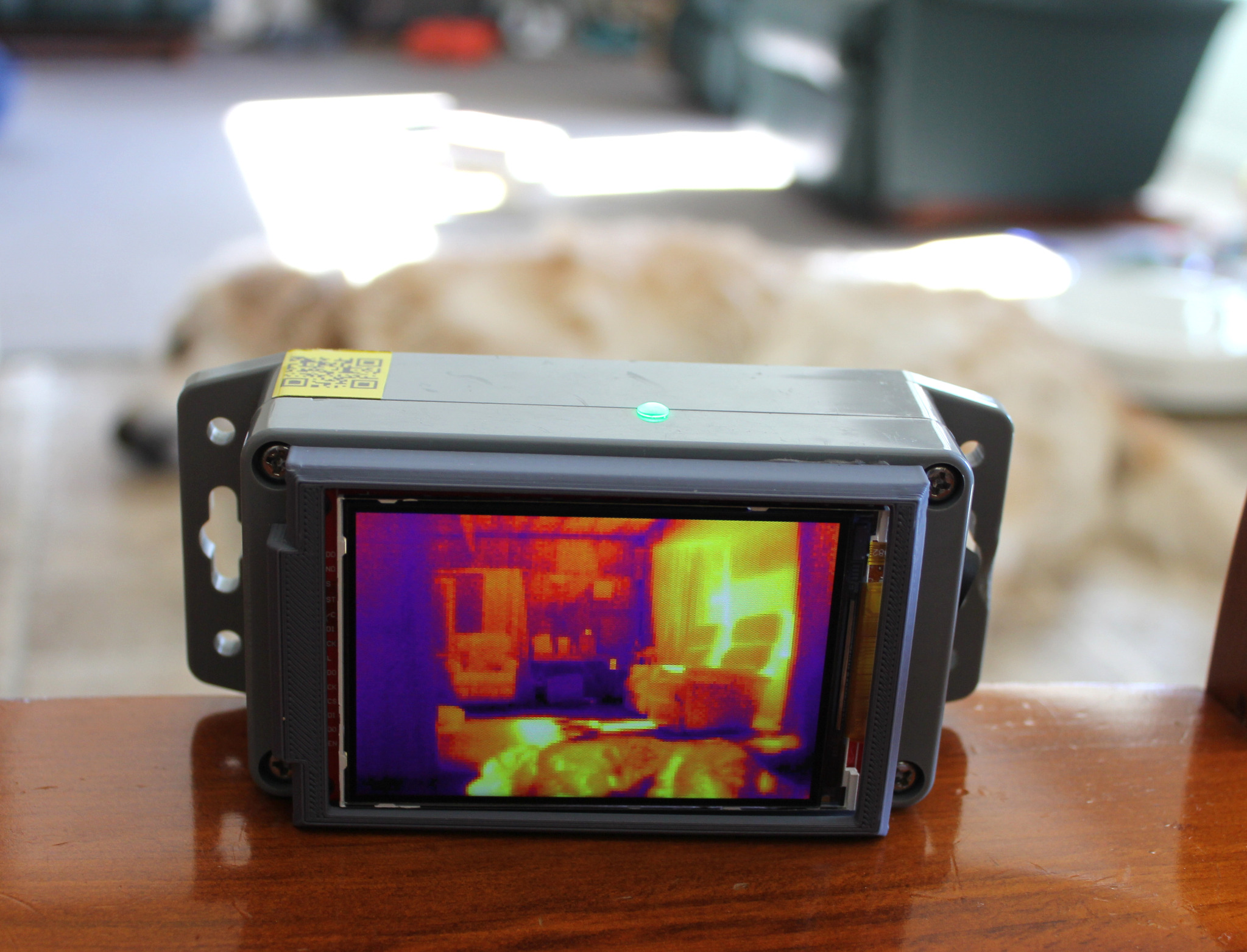 Portable thermal imaging system displaying a live infrared view.